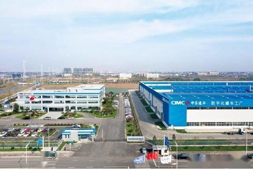揚州市四套班子領導觀摩中集通華數(shù)字化罐車工廠